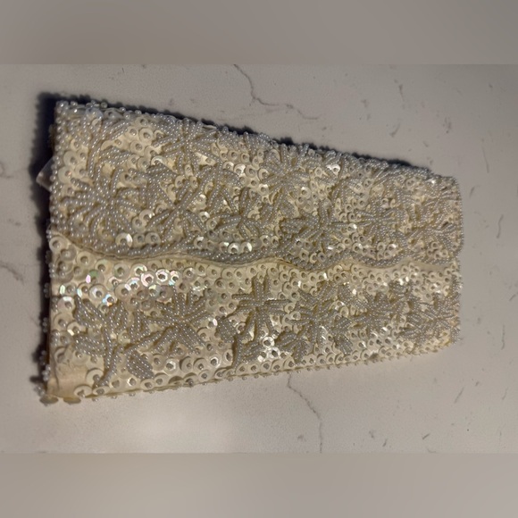 Vintage Style Clutch with Sequin& Bead Detailing 4 x 8” interior smaller pocket - Picture 3 of 9